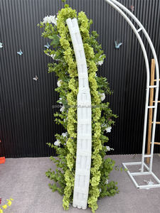 Arco Floreale di Alta Qualità con Foglie Verdi e Decorazioni a Corno per Matrimoni - Product Image 6