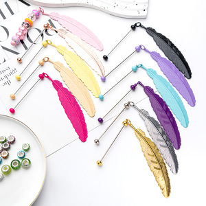 Segnalibri Promozionali Fatti a Mano con Perline Metalliche Personalizzate a Forma di Foglia e Piuma, Segnalibri con Perline Artigianali - Product Image 1