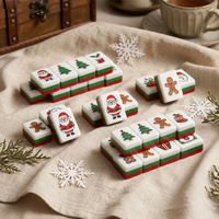 Jeu de tuiles de Mahjong américain de Noël, tuiles de jeu de Mahjong sur le thème des fêtes avec un design Père Noël, sapin et bonbons