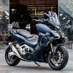 Scooter de tourisme haut de gamme : Ho <span class=keywords><strong>Forza</strong></span> 750 avec pare-brise électrique réglable, régulateur de vitesse et rangement sous le siège de 22 L - Product Image 1