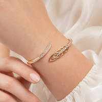 Bracelet jonc ouvert en alliage plaqué or de haute qualité pour femme, orné de strass et motif feuille, de Guangzhou