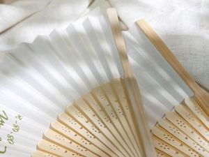Éventail en dentelle monochrome pour mariages et fêtes, artisanat en bambou et plastique pour cadeaux promotionnels - Product Image 5