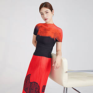 Dégradé décontracté femmes coupe ajustée à manches courtes T-Shirt plissé de haute qualité impression par transfert de chaleur écologique 100% Polyester - Product Image 6