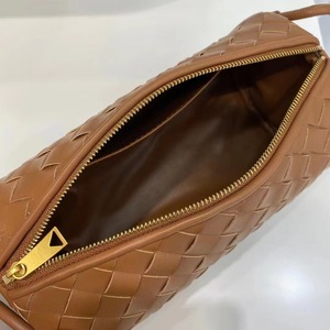 Nouveaux produits en stock : Sac bandoulière cylindrique en cuir de <span class=keywords><strong>vachette</strong></span> pleine fleur de couleur unie pour femme, vente en gros usine - Product Image 6