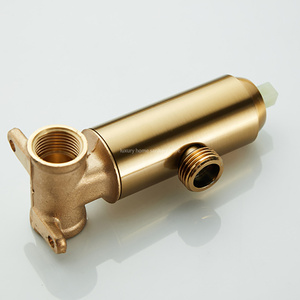 En 2025, el juego de Sistema de ducha de lavado dorado cepillado con mango redondo tallado de pistola pulverizadora de estilo clásico se vendió bien. - Product Image 4