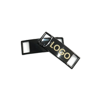 Étiquette de lacet en métal personnalisée OEM, accessoires de chaussures à 2 trous adaptés aux lacets, étiquette de marque en alliage de zinc pour chaussures décontractées