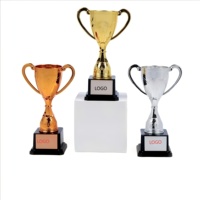 Trophées en plastique, récompenses pour les champions, les célébrations, les anniversaires, les rencontres sportives, les coupes de vainqueurs, or, argent