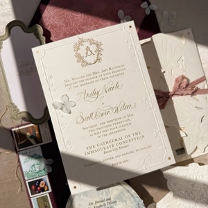 Invitations de mariage de luxe professionnelles avec cadre baroque orné en relief 3D, dorure à chaud et ensemble d'enveloppes et de doublures de cartes - Product Image 2