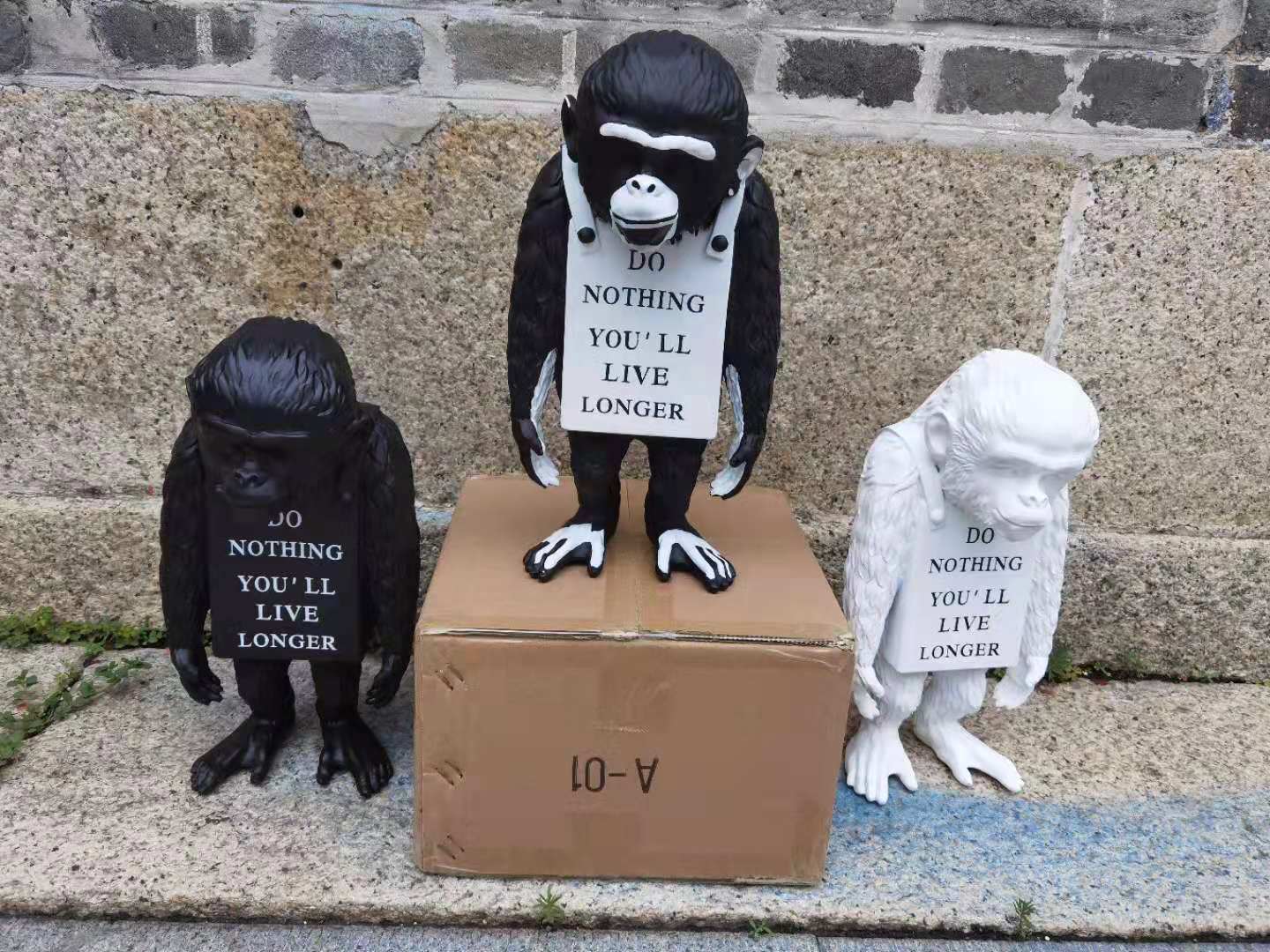 その他 MEDICOM TOY - MONKEY SIGN BRONZE STATUE #2 banksy Monkey Sign Bronze #2 Statue by Medicom Toy | Sideshow