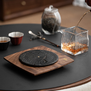 Soporte para Tetera de Madera de Nogal con Bandeja para Incienso de Agarwood y Sándalo, Accesorio Hecho a Mano para la Ceremonia del Té - Product Image 4