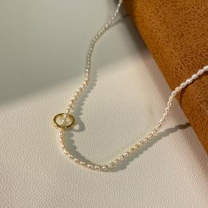 Collier rétro tendance pour femme avec perle d'eau douce naturelle, chaîne de clavicule, design de niche, texture de grain de millet - Product Image 4