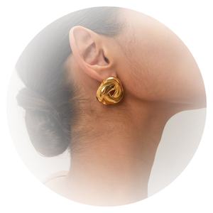 Achat en gros : Boucles d'oreilles clous élégantes vintage en acier inoxydable plaqué or 18 carats, motifs irréguliers ajourés tressés, pour femmes - Product Image 5