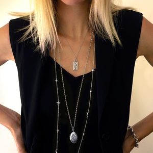 Locket « Premier » à quatre images avec éclats d'étoiles en argent sterling 925, 1,25 pouces, peut contenir 4 photos - Product Image 3