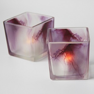 Porte-bougie carré en verre coloré personnalisé de 8 cm, fait main, décoration d'intérieur, bougeoir en verre sans fumée en forme de cube - Product Image 1
