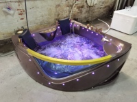 HG Populaire Double baignoire marron avec jets de spa améliorés, éclairage chromothérapie, drain et robinet inclus pour usage domestique et hôtelier
