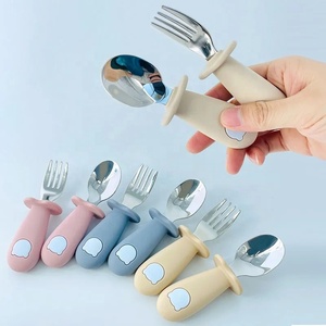 Ensemble de vaisselle de pré-alimentation en gros pour bébés, design moderne, cuillère en silicone souple, acier inoxydable et céramique - Product Image 3