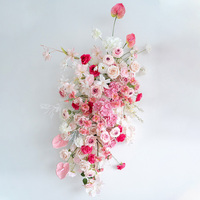 Roze zijden moderne realistische handgemaakte gemengde rozen bruidsbloemenarrangement wanddecoratie - bloemenachtergrond voor KT-bord evenement
