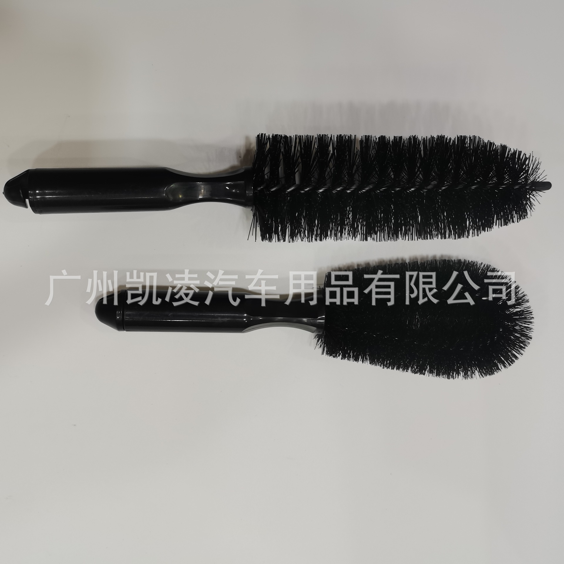 2-piece wheel brush set, black (pointed and rounded)