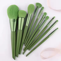 Ensemble de 10 pinceaux de maquillage de voyage verts, poils synthétiques vegan, manche en bois, avec sac, logo personnalisé