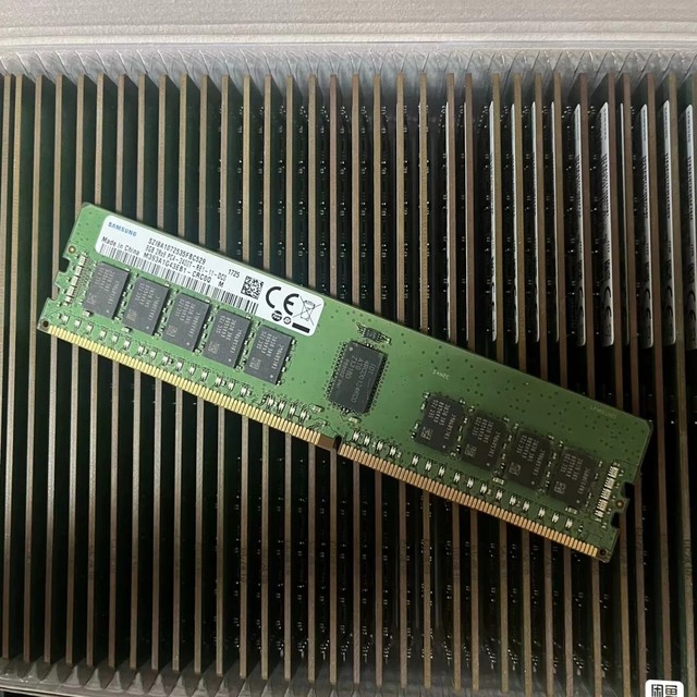8GB DDR4 2RX8 PC4-2400T-RE1-11-DC0 ECC REG Server Memory Module