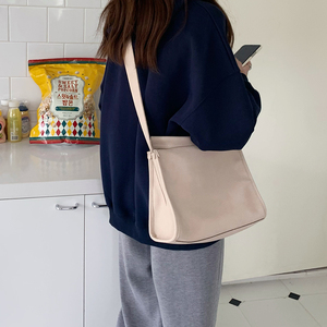2025 Bolsos De Mujer de marca Premium bolsos de moda de lujo para mujer bolso de banda ancha suave para viajar cartero bolso de mano para mujer - Product Image 4