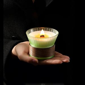 Bougie parfumée en verre vert en forme de lotus avec anneau en bois, mèche unique, aromathérapie, décoration d'intérieur - Product Image 1