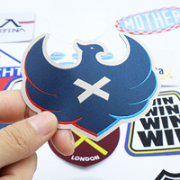 Badges brodés tissés personnalisés, patchs 3D souples thermocollants pour vêtements, chaussures et sacs, polyester, patchs personnalisés OEM