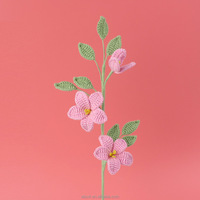 Grenzüberschreitender handgehäkelter Windmühlen-Jasminstrauß: DIY Häkelgarn-Kunstblumenarrangement als fertiges Produkt