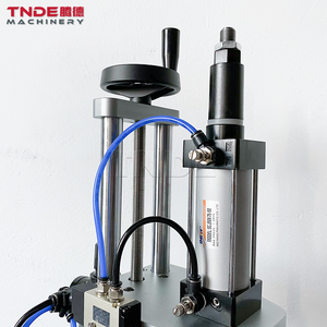 Offres Spéciales <span class=keywords><strong>2022</strong></span> Machine de bouchon de presse pneumatique Machine de mandrin de couvercle Machine de capsulage de pressage de collier de bouteille de parfum semi-automatique - Product Image 5