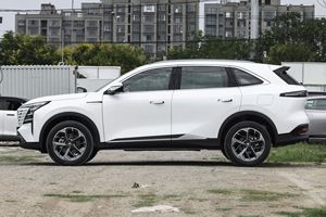 2026 Changan Automobile White SUV Gasoline-powered SUV High-end Interior Family Business Use Car - Product Image 2