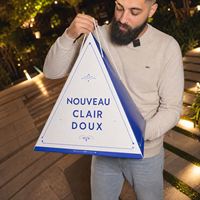 Boîtes pyramidales personnalisées avec compartiment à sauce, emballage pour plats à emporter, boîtes pyramidales avec plateau combiné pour desserts, gâteaux et pains