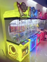 Machine de jeu d'arcade à griffes avec roue de la chance et jeu de préhension, pour la remise de prix et de loteries, à fort potentiel de profit, à vendre