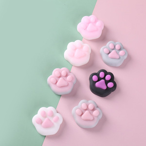 Juguete de Peluche con Forma de Pata de Gato, Adorable Juguete de Goma Suave para Aliviar el Estrés - Product Image 3