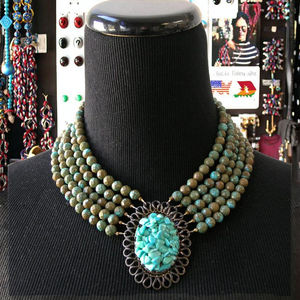 Collier artisanal en perles de pierre naturelle de style jamaïcain rasta - Product Image 5