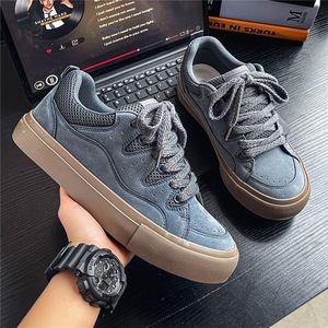 Zapatillas de invierno para hombre, informales, versátiles, a la moda, con cordones, que aumentan la altura, color rojo vino, diseño exclusivo estilo Instagram, estilo skate americano. - Product Image 2