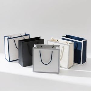 ถุงกระดาษคราฟท์รักษ์โลกแบบกำหนดเองพร้อมหูหิ้ว พิมพ์ลายเต็มใบสำหรับใส่ชุดเดรส  พร้อมโลโก้ส่วนตัว  โซลูชั่นการจัดเก็บและพกพา - Product Image 2