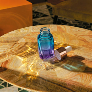 ขวดแก้วหยดเซรั่มบำรุงผมทรงสี่เหลี่ยมแบนหรูหราแบบกำหนดเองของ Mingsheng ขนาด 1 ออนซ์ ขวดแก้วทรงสี่เหลี่ยมไล่เฉดสีสวยงาม - Product Image 2