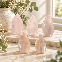 Ornement en cristal rose poli en forme de goutte d'eau de 9-11 cm en quartz rose pour la décoration de la maison, du bureau, des étagères et de la méditation