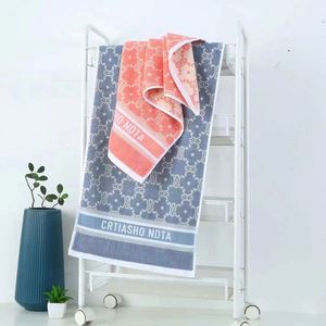 Serviette de Visage Universelle Jacquard 32 Couches pour Hommes et Femmes, Marque OEM, Vente en Gros, pour Hôtels, Spas et Entreprises (Produit de Bien-être) - Product Image 2