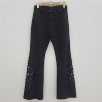 Jean évasé en denim stretch respirant pour femme, taille haute, orné de perles et de cristaux, idéal pour l'été