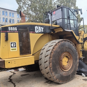 Chargeuse sur pneus CAT 980G jaune, équipement de construction d'occasion, vue de face - Product Image 5