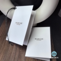 Étiquettes de marque personnalisées et étiquettes de vêtements avec lamination et gaufrage, étiquettes de livre en carton rigide