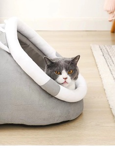 Betten für Indoor Katzennest mit Anti-Rutsch-Boden mit hängendem Spielzeug-Schlafanzug mit abnehmbarem Baumwollkissen superweiches beruhigendes Haustiersofa - Product Image 2
