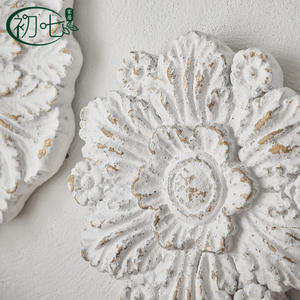 Decoración de pared redonda de resina blanca para la sala de estar, artículo decorativo para colgar en el hogar - Product Image 2