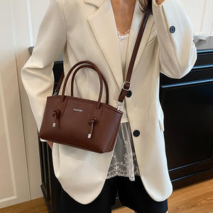 Petit <span class=keywords><strong>sac</strong></span> <span class=keywords><strong>à</strong></span> <span class=keywords><strong>main</strong></span> en <span class=keywords><strong>cuir</strong></span> PU avec bandoulière pour un usage quotidien décontracté - Product Image 3