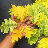 Vente en gros de feuilles de chêne artificielles pour la décoration intérieure de Thanksgiving, branches de plantes vertes suspendues, tiges de feuilles de chêne artificielles