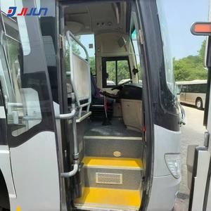 Autocar d'<span class=keywords><strong>occasion</strong></span> haute performance 40 sièges Intérieur de luxe Entraîneur de tourisme d'<span class=keywords><strong>occasion</strong></span> Moteur diesel Fiable - Product Image 2