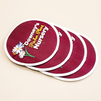 Badges et écussons tissés personnalisés en gros, nouveau design, avec logo de club, pour vêtements, en forme de cœur, d'alphabet ou de fleur, technique de broderie
