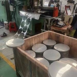 ステンレス鋼サークル2mm <span class=keywords><strong>2.5mm</strong></span> 3mm 3.5mm厚さ3.5mm中国工場供給SS 304 1050 430トリプライサークル丸板 - Product Image 4