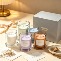 Bougie parfumée artisanale en cire de soja écologique de luxe avec parfum épicé pour les fêtes de Noël et les célébrations de remise des diplômes